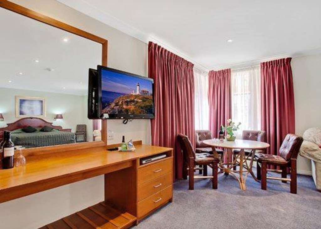 Bushman's Motor 4* Parkes